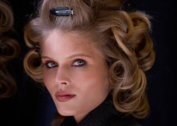 Nhan sắc tỏa rạng của những nữ thần Hollywood dưới ánh hoàng hôn L.A trong show diễn CHANEL Cruise 2023/24