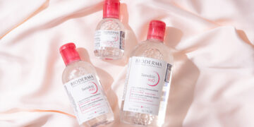 Vì sao làm sạch da được cho là bước chăm da quan trọng nhất trong những chuyến du lịch?