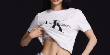 Chế độ sinh hoạt hằng ngày để sở hữu cơ bụng số 11 của Kazuha (Le Sserafim)