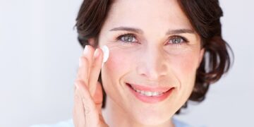 Thói quen chăm sóc da tốt nhất cho chị em bước sang tuổi 40