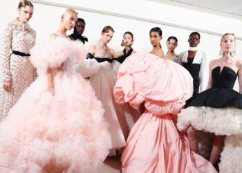 BST Giambattista Valli Haute Couture Thu Đông 2023: Màn trình diễn vương giả của thời trang cao cấp