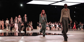 CHANEL Métiers d’Art 2022/23: Gạch nối sáng tạo giữa Dakar và Tokyo