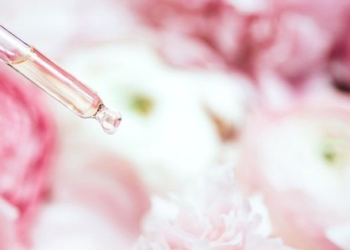 Công dụng làm đẹp của các loại nước cất từ hoa