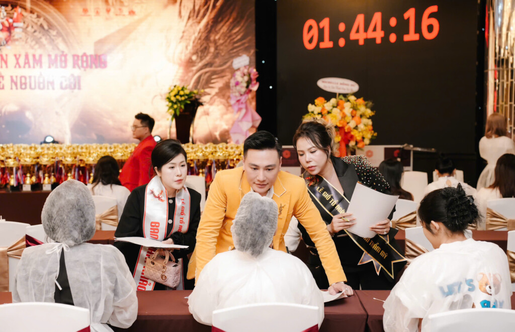 master hang coi vi giam khao uy tin va chuyen nghiep tai giai dau phun xam mo rong huong ve nguon coi mua 4 3