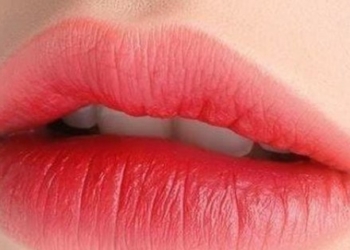 Những điều cần biết về phun xăm môi vi chạm