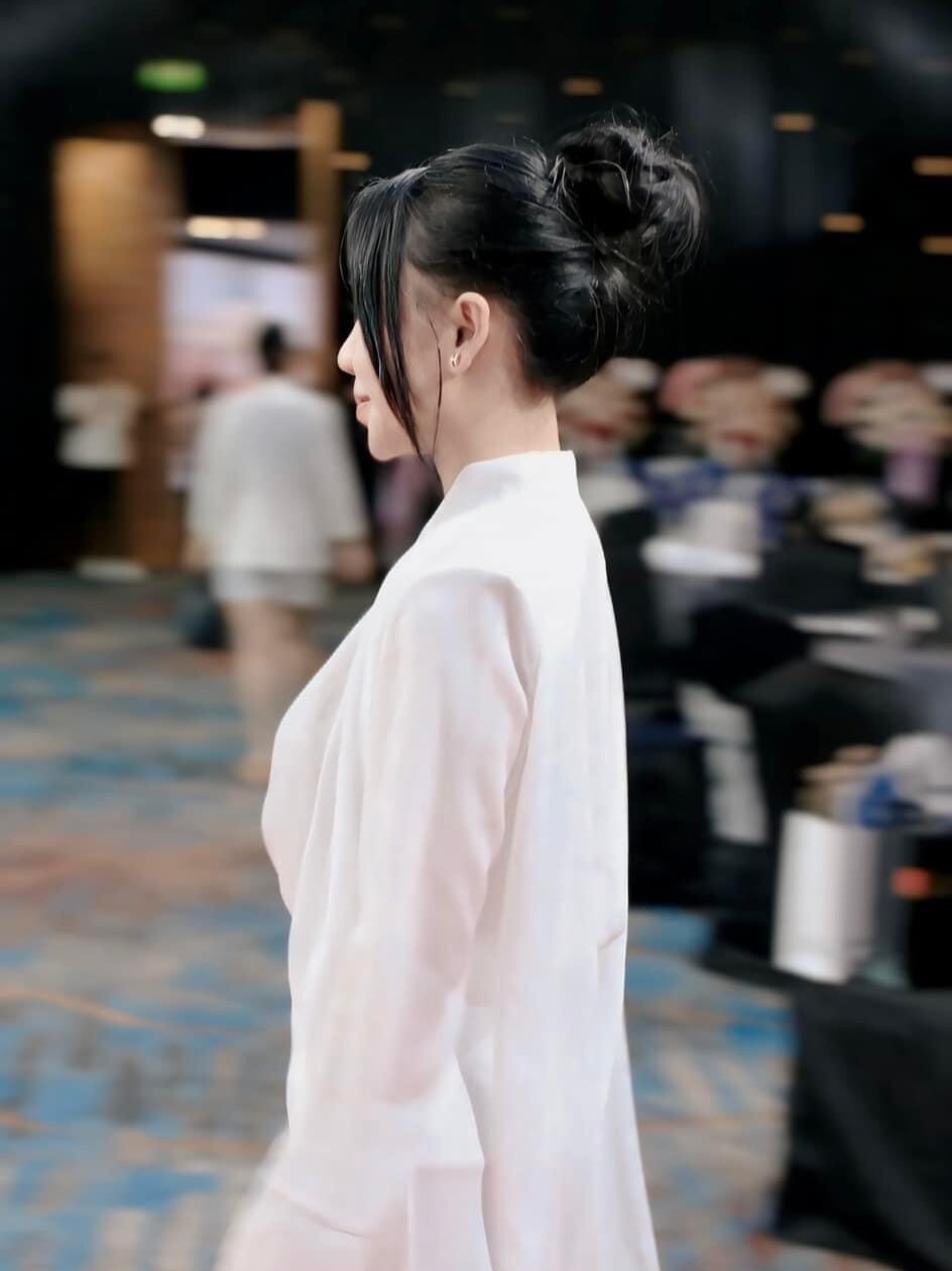 master nguyen khanh li dam nhan vai tro speaker tai vietnam pmu awards 2025 voi ky thuat bold lips dinh cao 4