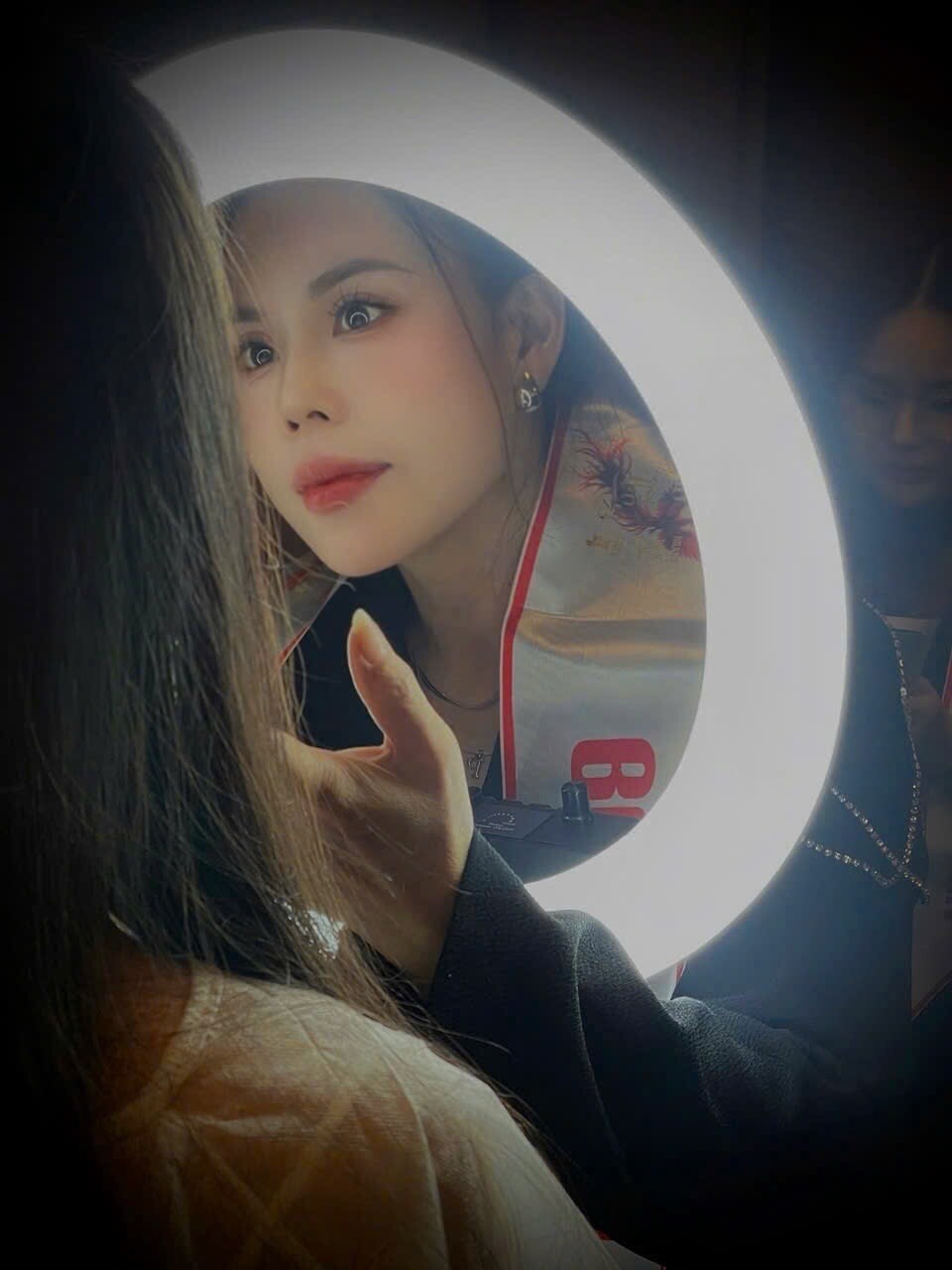 master quach phuong toa sang tren cuong vi ban giam khao tai su kien khung cua nganh phun xam tham my va giai dau phun xam mo rong huong ve nguon coi 1