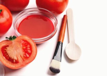 Lợi ích của việc đắp cà chua lên mặt