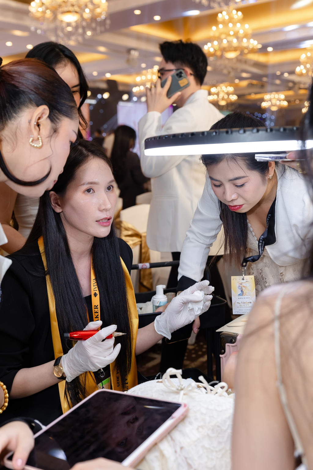 master van vu guest speaker gay an tuong voi sureal brows tai the masters beauty of vietnam season 2 2